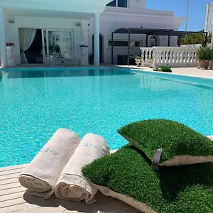 2* Гостевой дом White House Luxury Hospitality