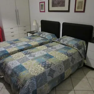 Quarto em Acomodações Particulares Nenna, Olbia
